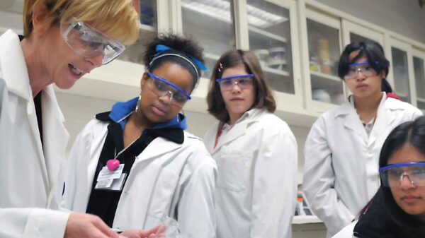 women work in a lab together