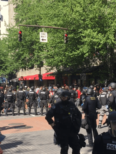 police kettle protesters on block in downtown Portland