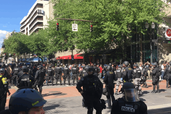 police kettle protesters on block in downtown Portland