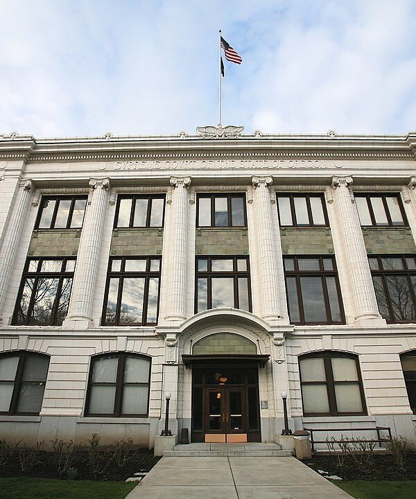 Oregon Supreme Court building credit: By User:Cacophony - Own work, CC BY-SA 2.5, https://commons.wikimedia.org/w/index.php?curid=1692953