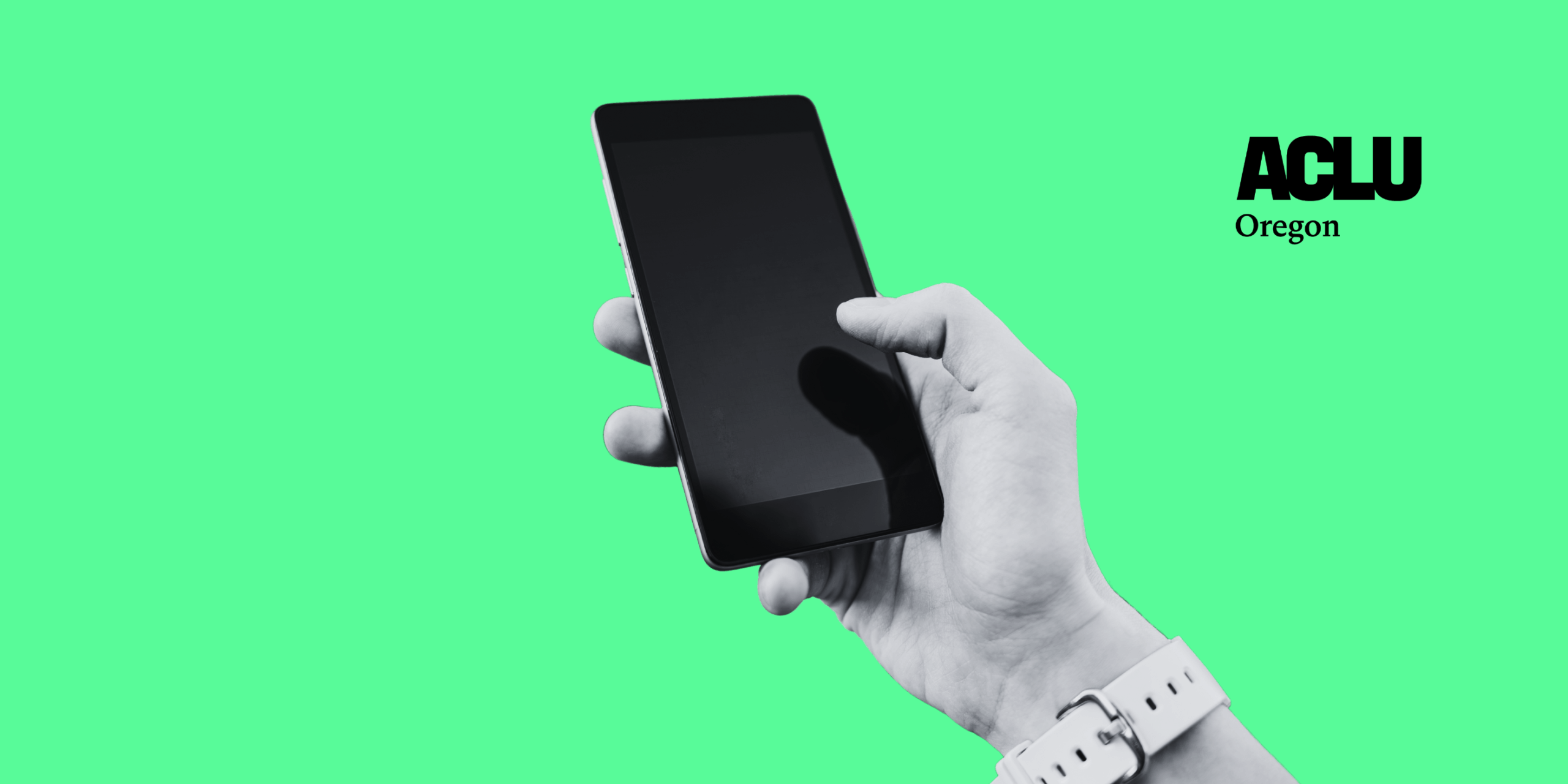 Image with green background and an image of a hand holding a phone