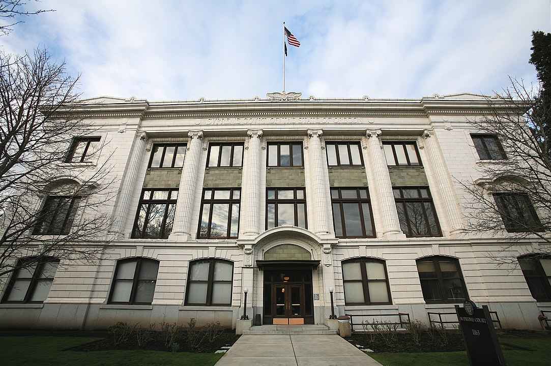 Oregon Supreme Court building credit: By User:Cacophony - Own work, CC BY-SA 2.5, https://commons.wikimedia.org/w/index.php?curid=1692953